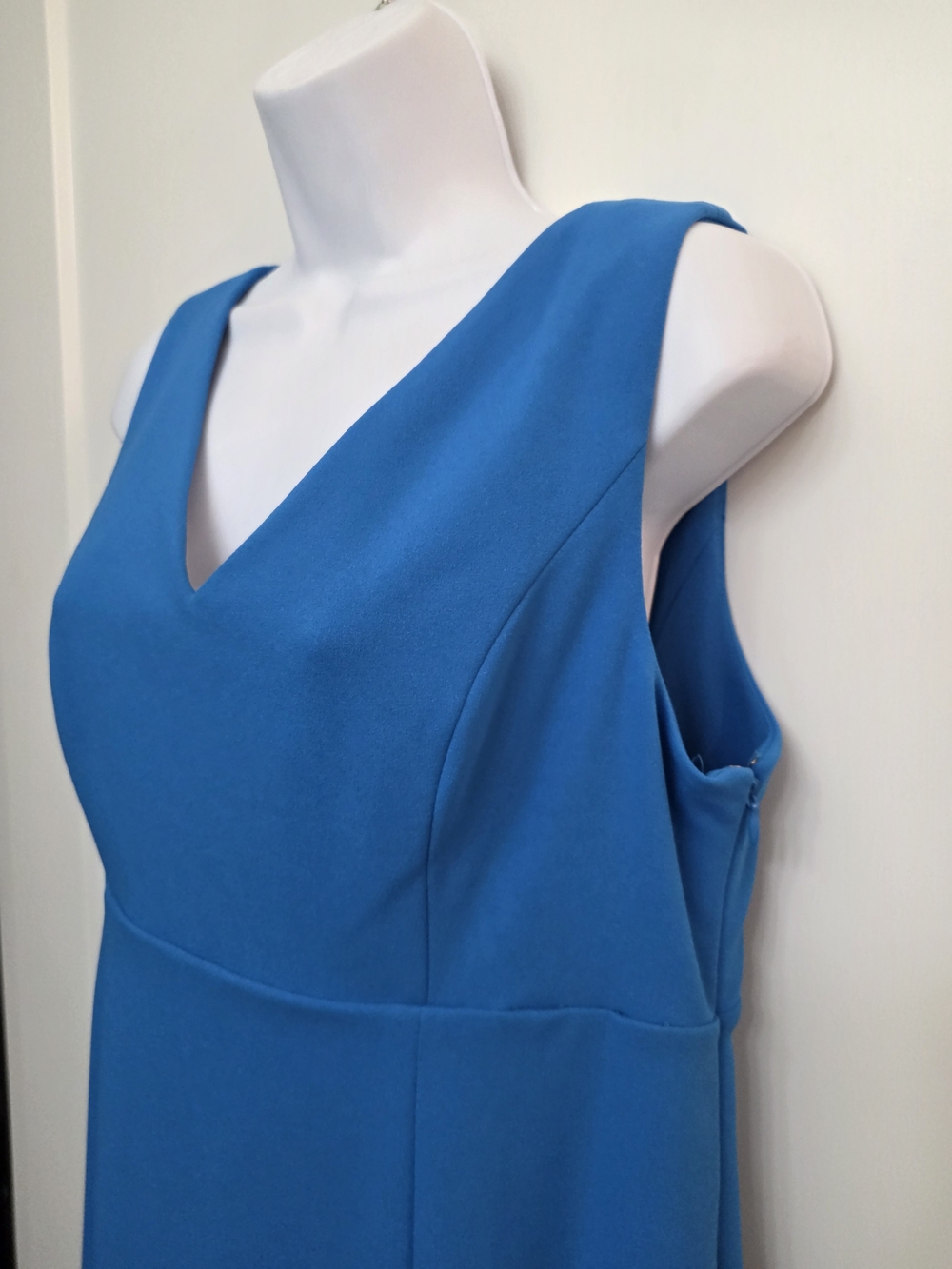 DKNY Classic V Front and Back Blue Dress - Picture 7 of 11